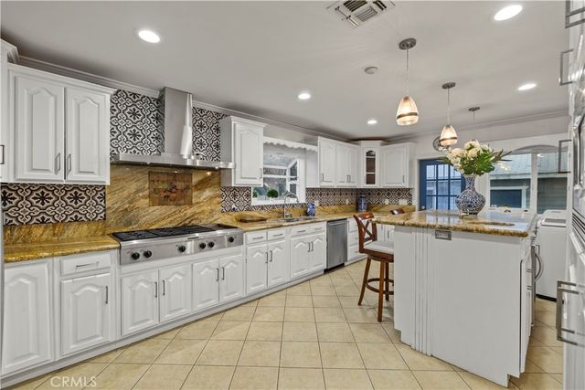 790 N El Molino, Pasadena, CA 91104