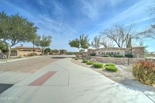 3204 W REDWOOD Lane 63, Phoenix, AZ 85045
