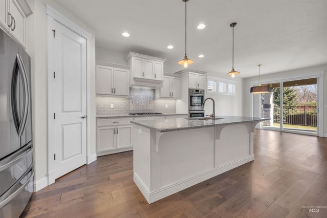 3258 S Arctic Fox Avenue, Eagle, ID 83616