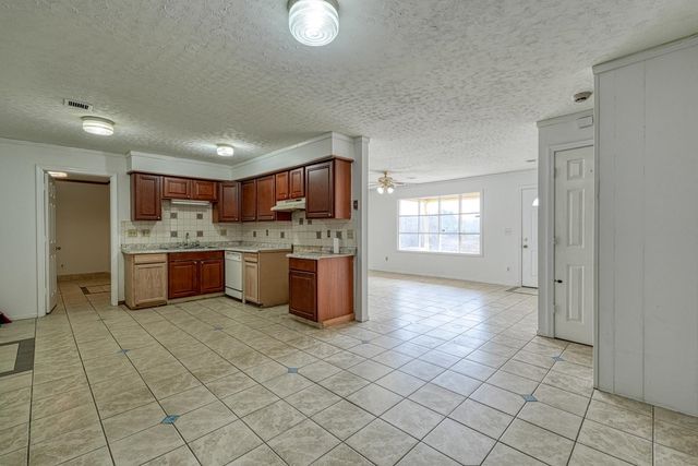 2560 W Croft Circle, Spartanburg, SC 29302