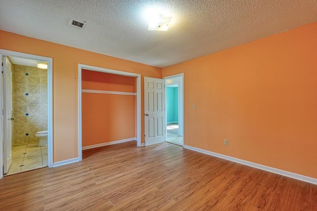 2560 W Croft Circle, Spartanburg, SC 29302