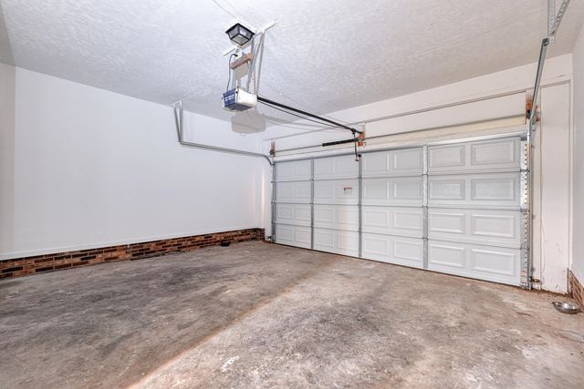 2560 W Croft Circle, Spartanburg, SC 29302