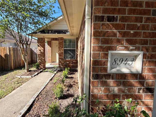 8943 Farm Ridge Lane, Humble, TX 77338