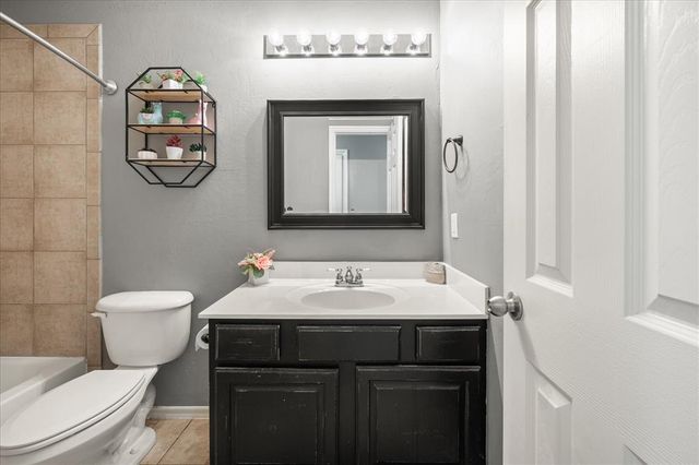 8694 Mallard Lane, Edmond, OK 73034