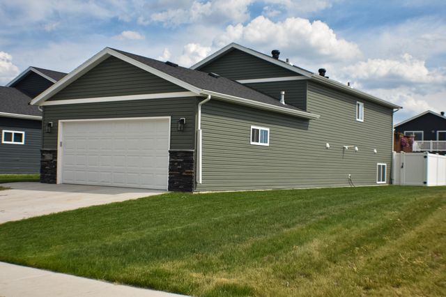 6778 69th Avenue S, Horace, ND 58047