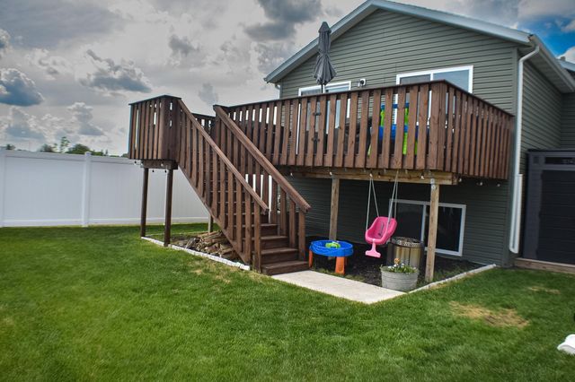 6778 69th Avenue S, Horace, ND 58047
