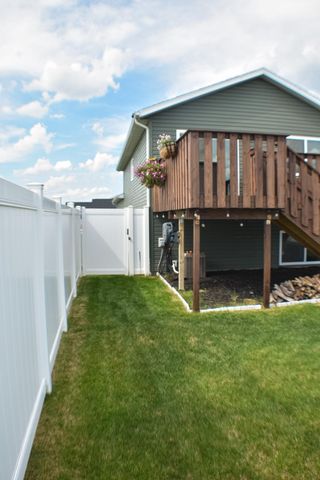 6778 69th Avenue S, Horace, ND 58047