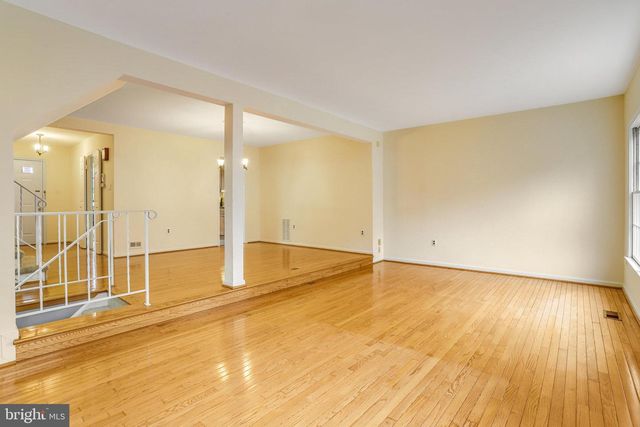 8003 BETHELEN WOODS LN, Springfield, VA 22153