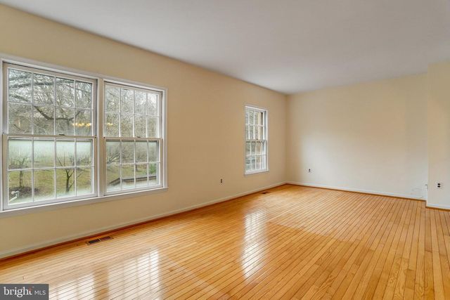 8003 BETHELEN WOODS LN, Springfield, VA 22153