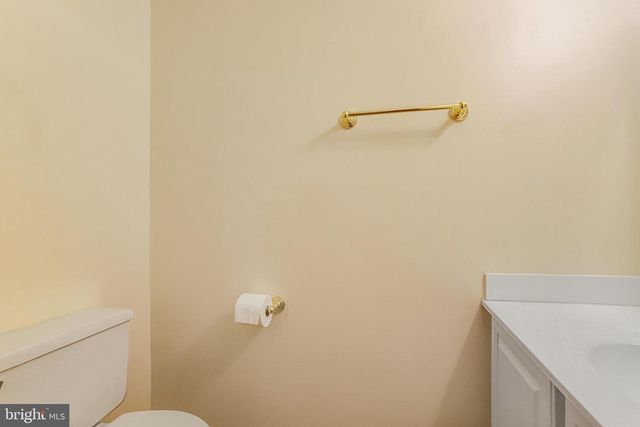 8003 BETHELEN WOODS LN, Springfield, VA 22153