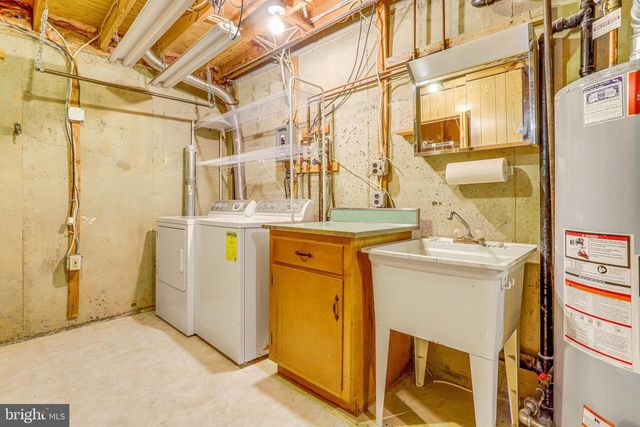 8003 BETHELEN WOODS LN, Springfield, VA 22153