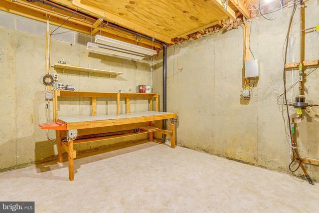 8003 BETHELEN WOODS LN, Springfield, VA 22153