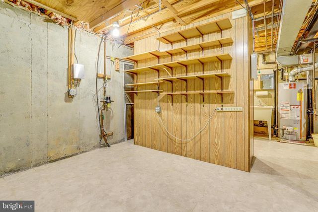 8003 BETHELEN WOODS LN, Springfield, VA 22153