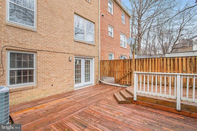 8003 BETHELEN WOODS LN, Springfield, VA 22153