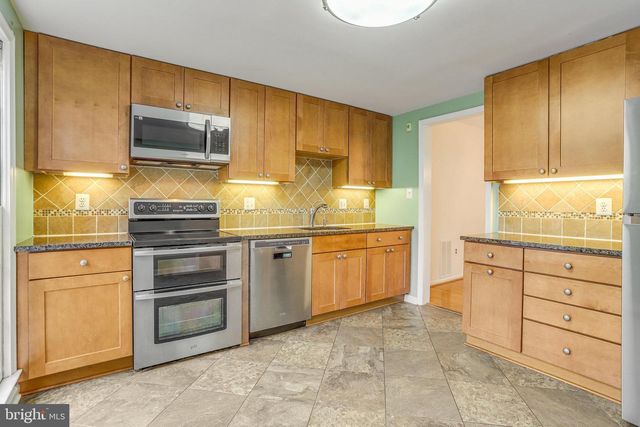 8003 BETHELEN WOODS LN, Springfield, VA 22153