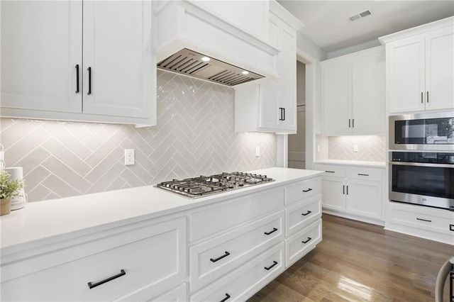 23520 W 90th Street, Lenexa, KS 66227