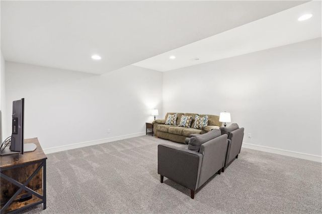 23520 W 90th Street, Lenexa, KS 66227