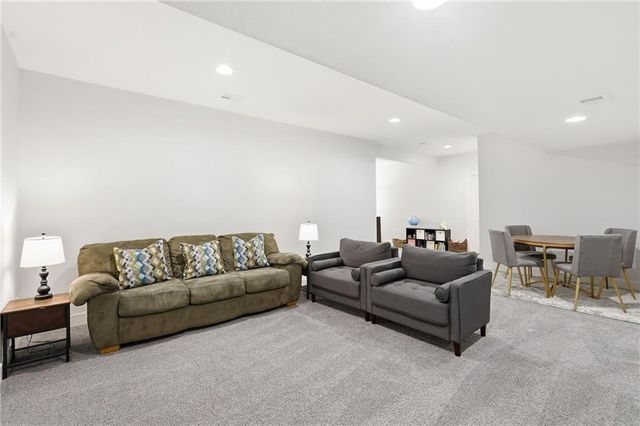 23520 W 90th Street, Lenexa, KS 66227