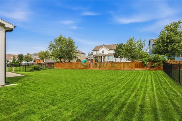 23520 W 90th Street, Lenexa, KS 66227