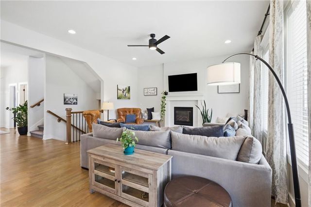 23520 W 90th Street, Lenexa, KS 66227