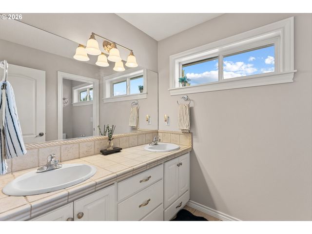 12100 HAZELDELL Ave, Oregon City, OR 97045