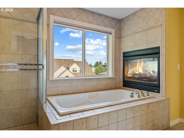 12100 HAZELDELL Ave, Oregon City, OR 97045