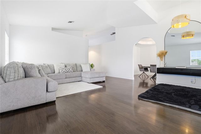 18427 NW 9th Ct, Pembroke Pines, FL 33029