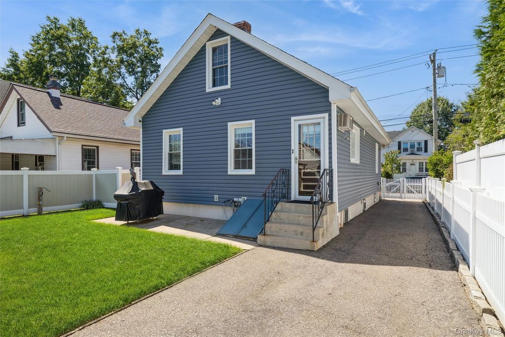99 Barwick Street, Floral Park, NY 11001 — photo 5