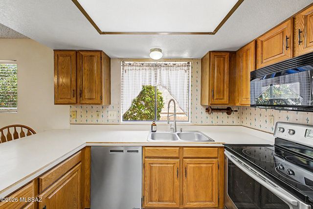 9860 N Longford Drive, Tucson, AZ 85742