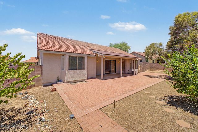9860 N Longford Drive, Tucson, AZ 85742