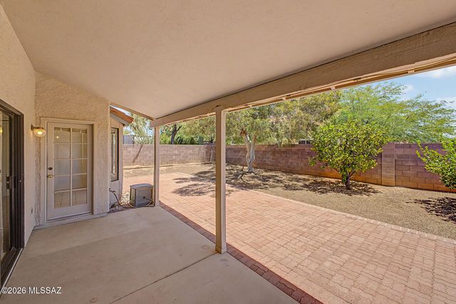 9860 N Longford Drive, Tucson, AZ 85742