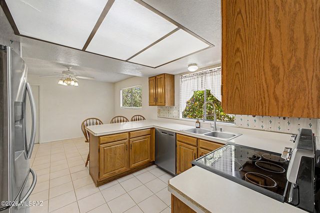 9860 N Longford Drive, Tucson, AZ 85742
