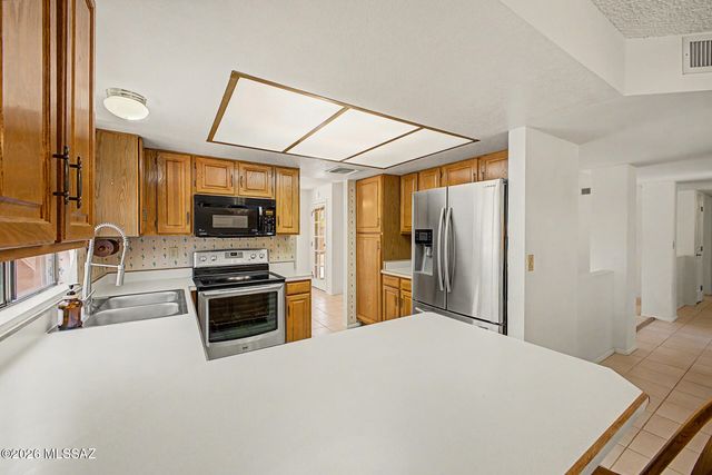 9860 N Longford Drive, Tucson, AZ 85742