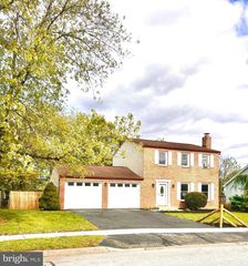 2040 CHEVY CHASE DR, Harrisburg, PA 17110