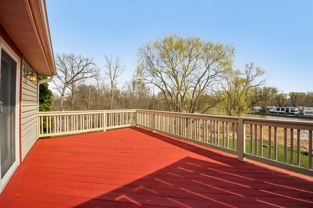 27884 W Riverside Drive, Antioch, IL 60002