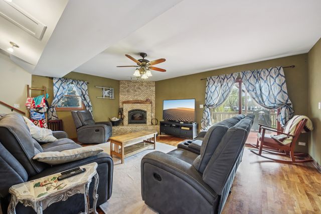 27884 W Riverside Drive, Antioch, IL 60002