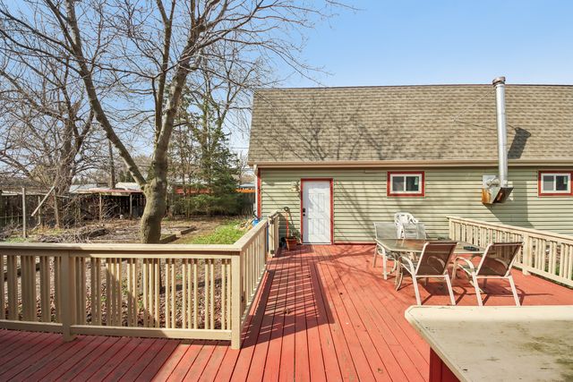 27884 W Riverside Drive, Antioch, IL 60002