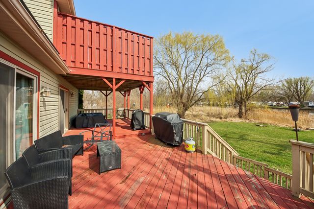 27884 W Riverside Drive, Antioch, IL 60002