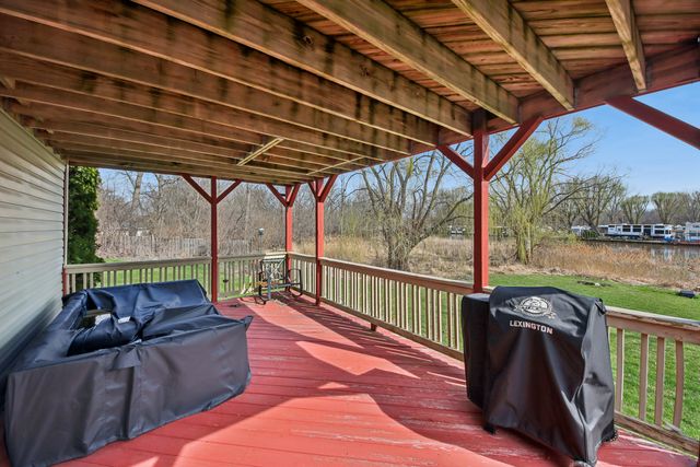 27884 W Riverside Drive, Antioch, IL 60002