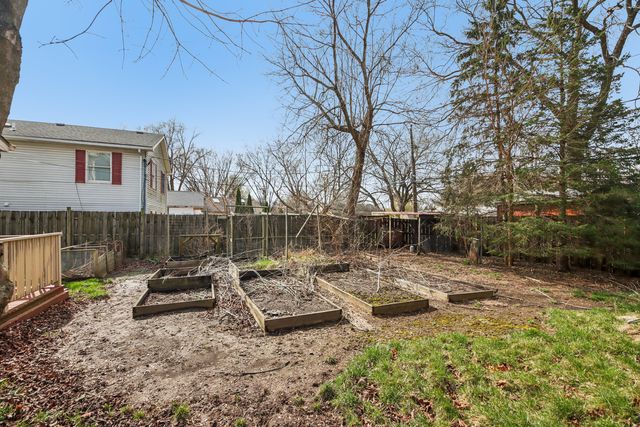 27884 W Riverside Drive, Antioch, IL 60002