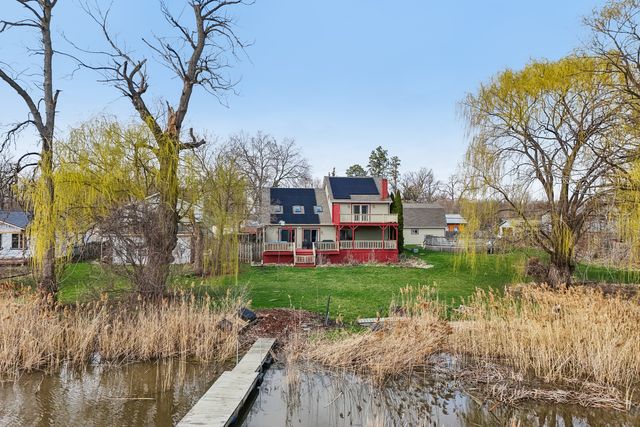 27884 W Riverside Drive, Antioch, IL 60002