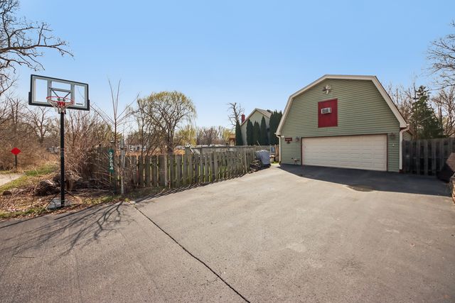 27884 W Riverside Drive, Antioch, IL 60002