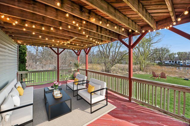 27884 W Riverside Drive, Antioch, IL 60002