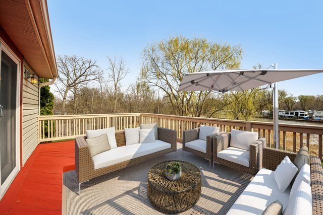27884 W Riverside Drive, Antioch, IL 60002
