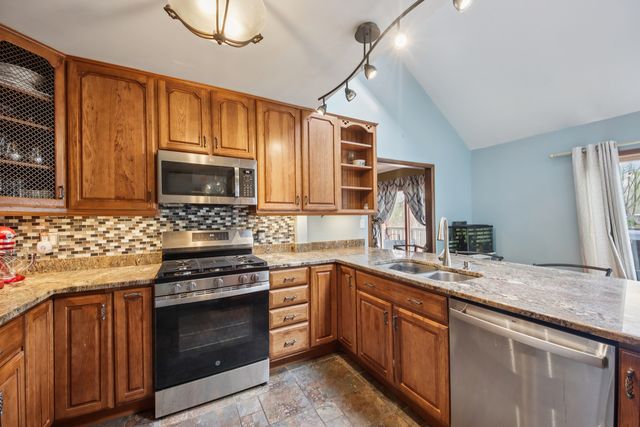27884 W Riverside Drive, Antioch, IL 60002