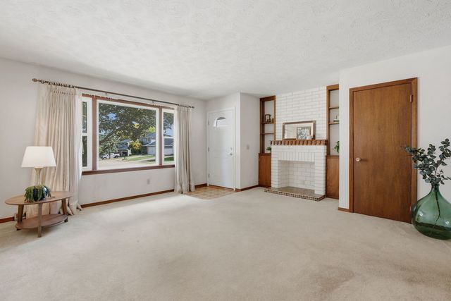 4702 Sheridan Street, Davenport, IA 52806
