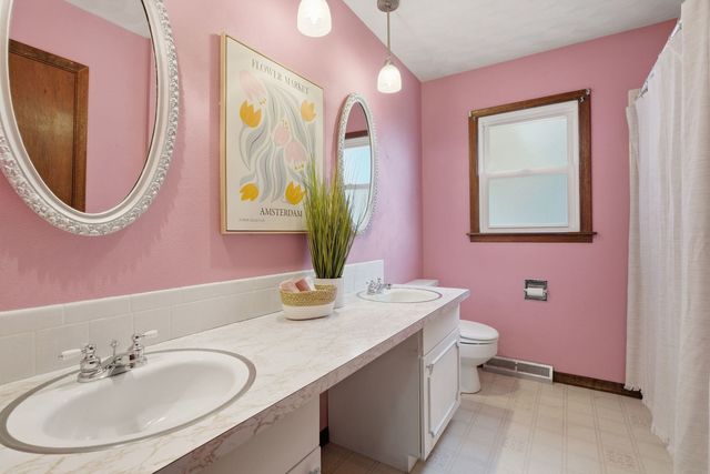 4702 Sheridan Street, Davenport, IA 52806