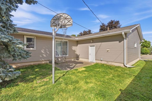 4702 Sheridan Street, Davenport, IA 52806