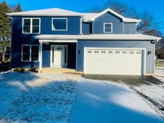 820 N Van Buren Street, Batavia, IL 60510
