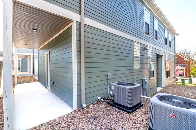 146 E South Street, Fayetteville, AR 72701